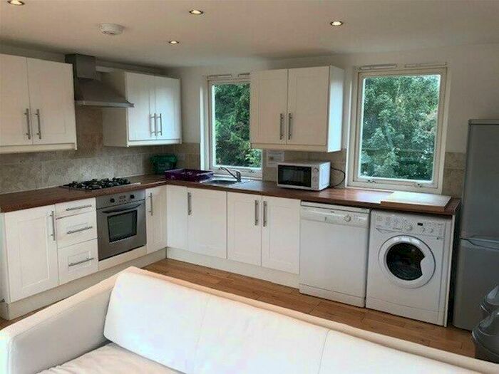 3 Bedroom Flat To Rent In Valentia Road, Headington, Oxford, OX3