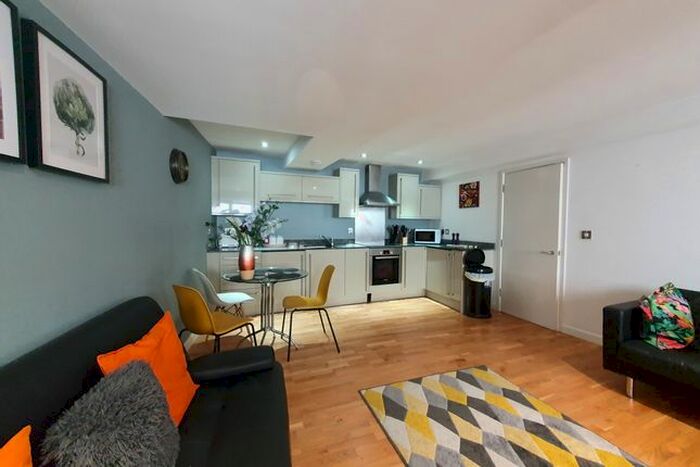 2 Bedroom Flat To Rent In Clare Street, Bristol, BS1