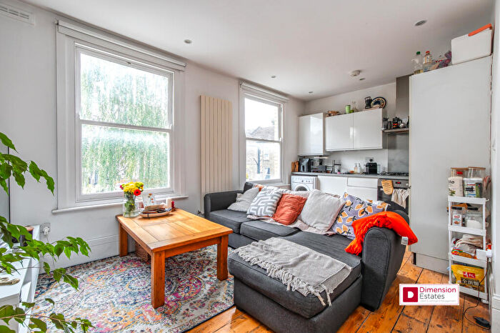 2 Bedroom Flat To Rent In Reighton Road, Upper Clapton, Hackney, E5