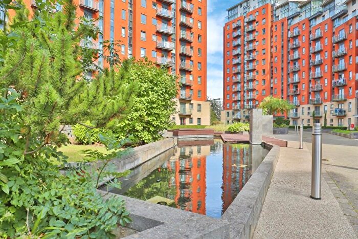 2 Bedroom Flat To Rent In Gotts Road, Leeds, LS12