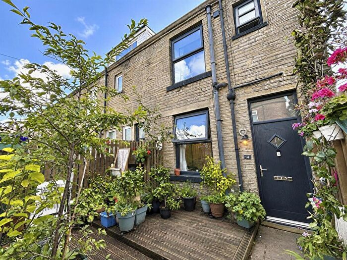 1 Bedroom End Of Terrace House For Sale In Wellington Street, Queensbury, BD13