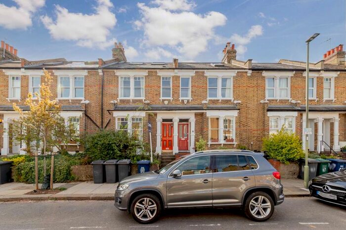 3 Bedroom Property To Rent In Hertford Road, London, N2