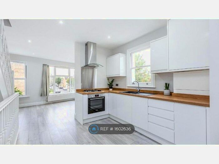 3 Bedroom Maisonette To Rent In Avening Road, London, SW18
