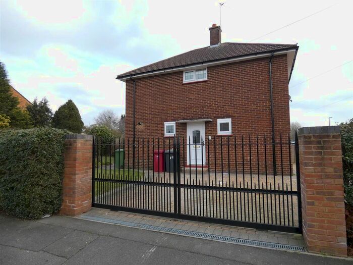 3 Bedroom End Of Terrace House To Rent In Washington Drive, Cippenham, Slough, SL1