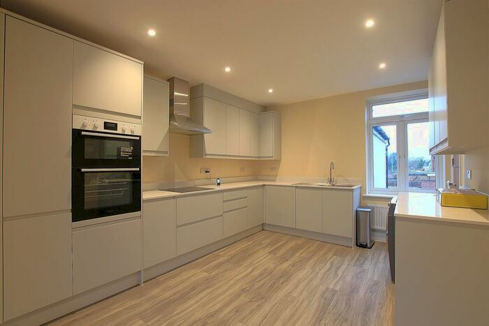 3 Bedroom Flat To Rent In Lampton Road, Hounslow, TW3