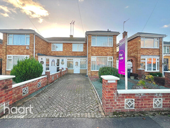 3 Bedroom Semi Detached House For Sale In Clydesdale Road, Luton, LU4