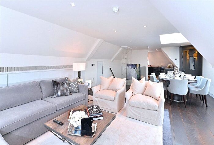 2 Bedroom Flat To Rent In Duke Street, Mayfair, London, W1K