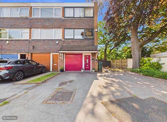 3 Bedroom End Of Terrace House For Sale In Buckingham Mews, Sutton Coldfield, B73