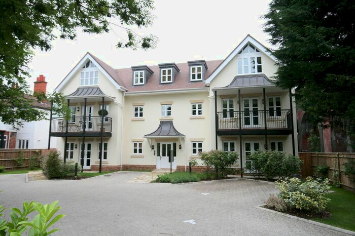 2 Bedroom Flat To Rent In River Road, Taplow, Maidenhead SL6