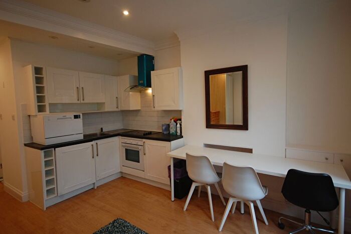 Studio To Rent In Chiswick High Road, London, W4