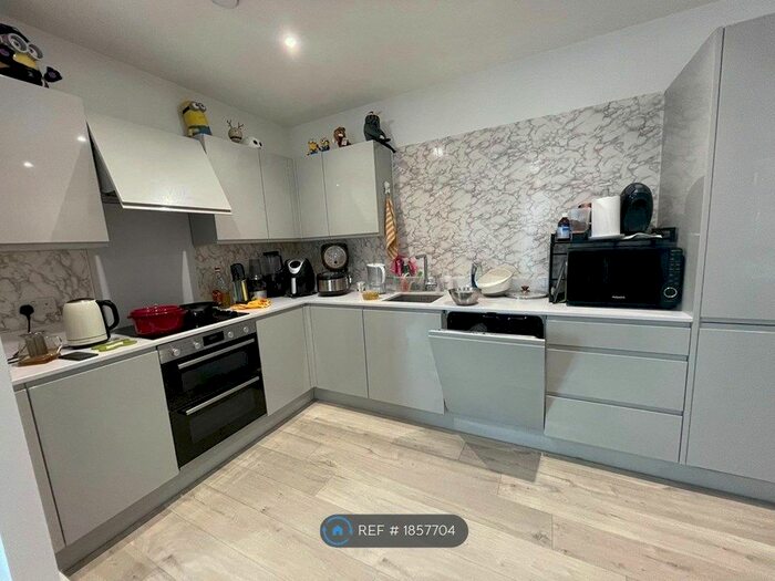 3 Bedroom Flat To Rent In Effra Gardens, London, E16