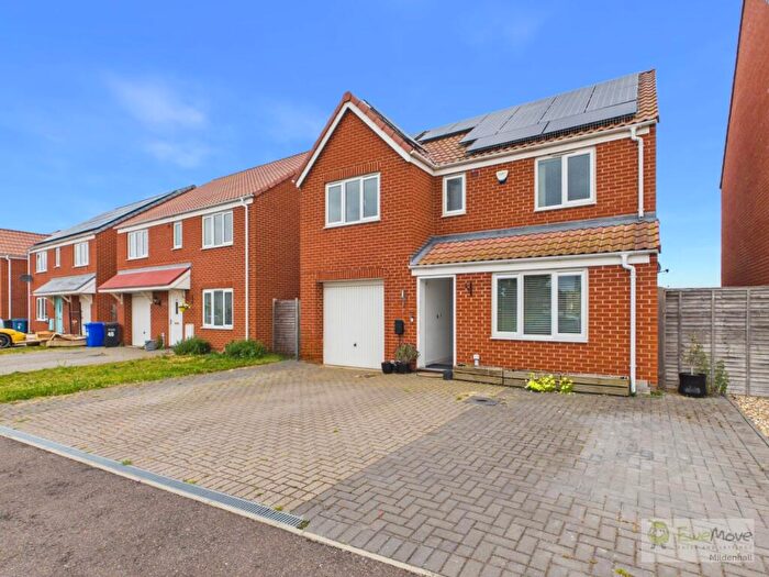 4 Bedroom Detached House For Sale In Barleycorn Way, Beck Row, IP28