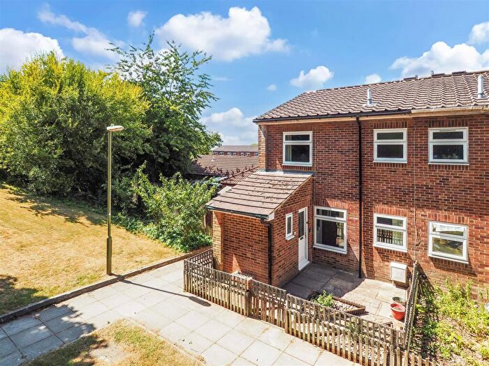 3 Bedroom End Of Terrace House For Sale In Tintagel Close, Andover, SP10