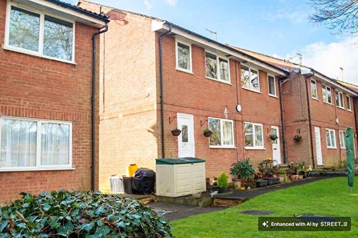 1 Bedroom Flat To Rent In Eaton Avenue, High Wycombe, HP12