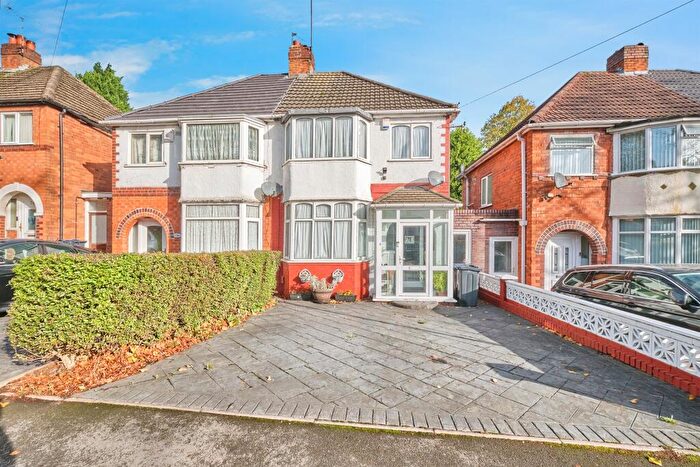 3 Bedroom Semi-Detached House For Sale In Calshot Road, Birmingham, B42