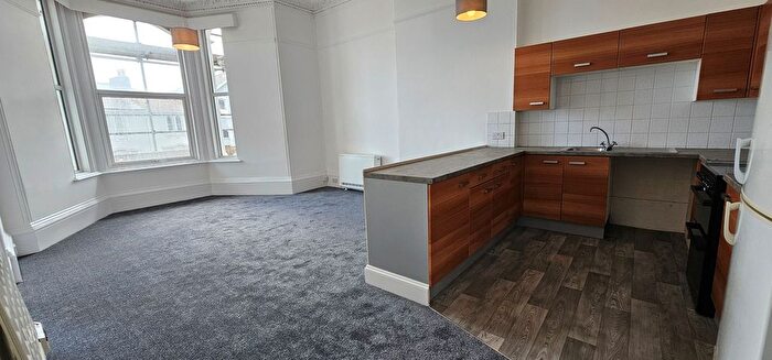 1 Bedroom Flat To Rent In Orchard Gardens, Teignmouth, TQ14