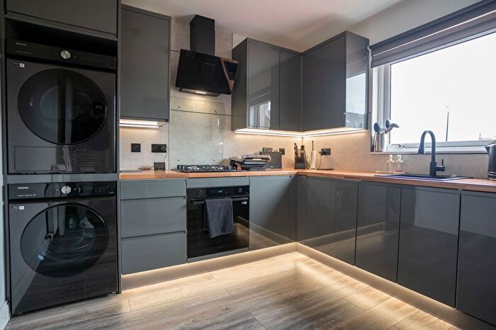 2 Bedroom Flat For Sale In Campbell Street, Dunfermline, KY12