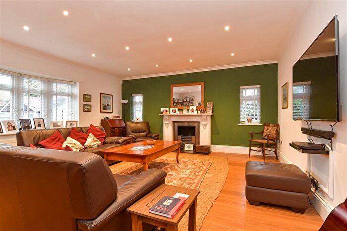 5 Bedroom Chalet For Sale In Bennetts Avenue, West Kingsdown, Sevenoaks, Kent, TN15