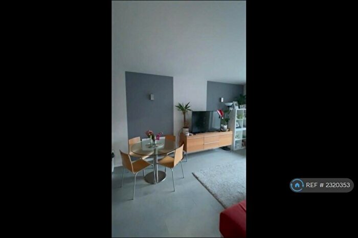 2 Bedroom Flat To Rent In Goulden Street, Manchester, M4