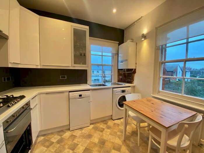 2 Bedroom Maisonette Flat To Rent In Newtown Gardens, Henley-on Thames, RG9