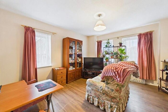 2 Bedroom Flat For Sale In Jaymar Court, Braintree, CM7