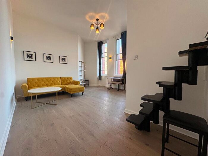 1 Bedroom Apartment To Rent In Princess Street, Manchester, M1