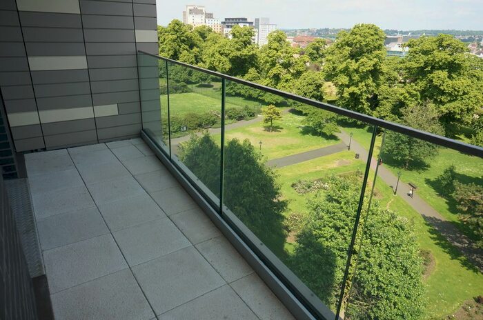 2 Bedroom Flat To Rent In Park Walk, Southampton, SO14