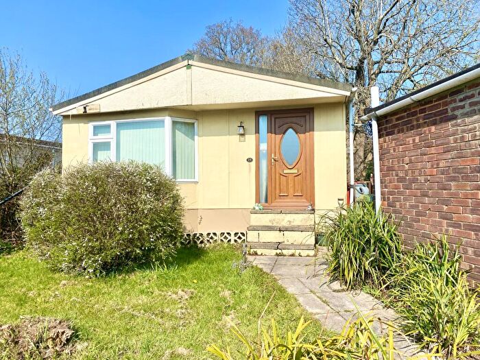 3 Bedroom Park Home To Rent In Glen Mobile Home Park, Colden Common, Winchester, SO21
