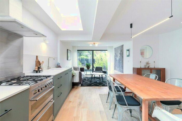 2 Bedroom Apartment To Rent In Coopersale Road, Hackney, London, E9
