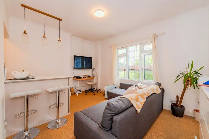 1 Bedroom Flat To Rent In Cambridge Gardens, Ladbroke Grove, W10