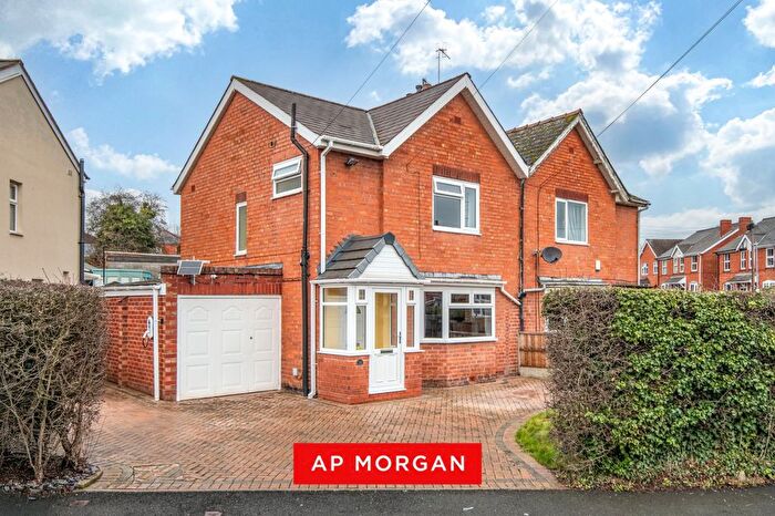 3 Bedroom Semi Detached House For Sale In Shrubbery Road, Bromsgrove, Worcestershire, B61