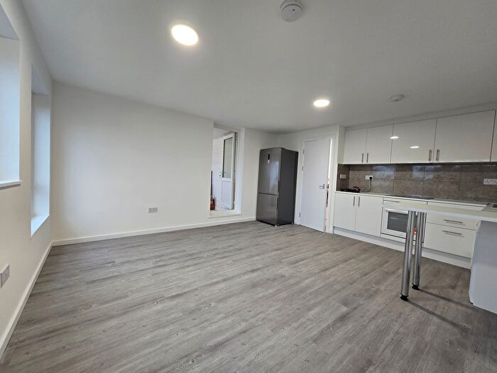 5 Bedroom Flat To Rent In Sharratt Street, Bermondsey, SE15