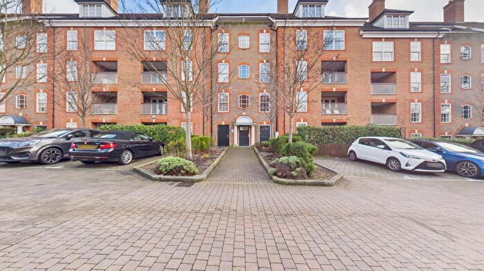 2 Bedroom Flat For Sale In Ashridge Close, Finchley, N3