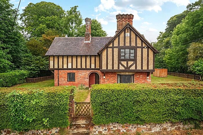3 Bedroom Detached House To Rent In Redlynch, Salisbury, Wiltshire, SP5
