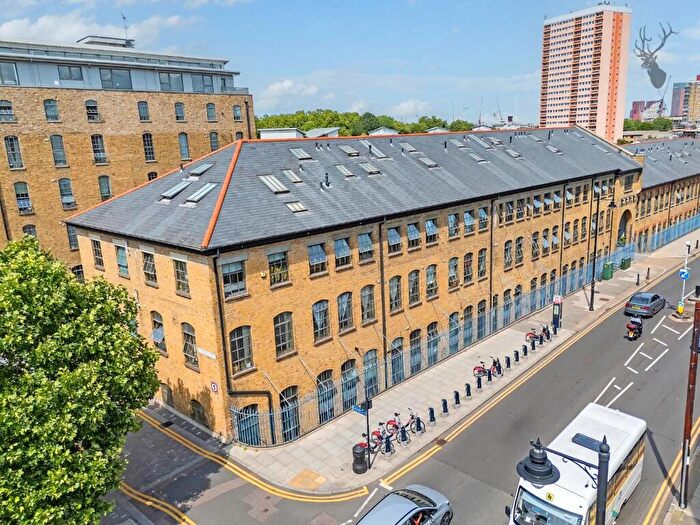 2 Bedroom Apartment To Rent In Old Ford Road, Bow, E3