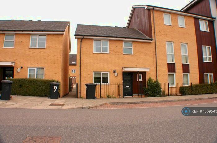 2 Bedroom Semi-Detached House To Rent In Drake Way, Reading, RG2
