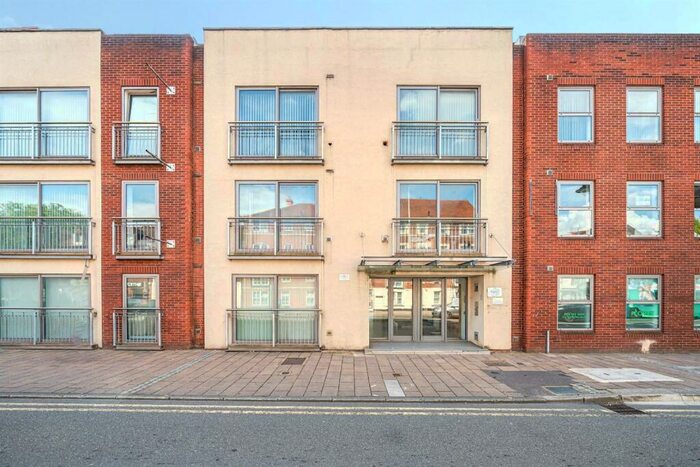 2 Bedroom Apartment To Rent In - London Street, Reading, RG1