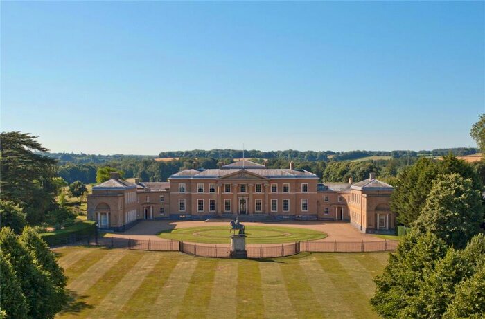 21 Bedroom Detached House For Sale In Hackwood Park, Basingstoke, Hampshire, RG25