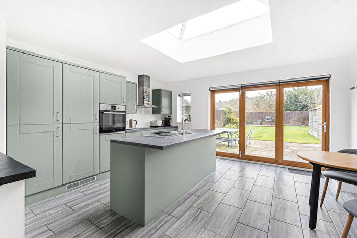 3 Bedroom End Of Terrace House For Sale In Cherwell Avenue, Kidlington, OX5