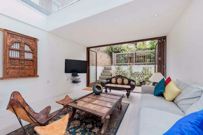 4 Bedroom Town House To Rent In Mornington Crescent, London, NW1