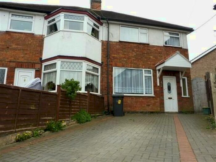 3 Bedroom Semi-Detached House To Rent In Glendower Close, Leicester, LE5