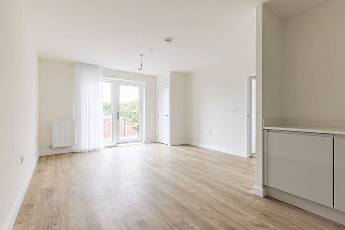 1 Bedroom Flat To Rent In Borders Lane, Loughton, IG10