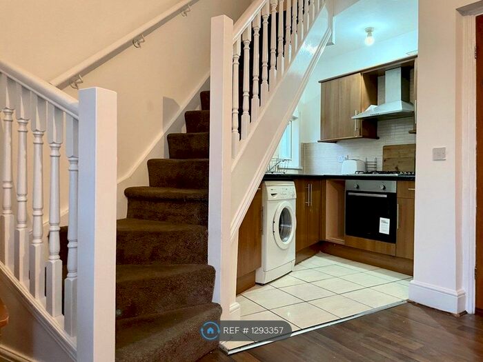 3 Bedroom Flat To Rent In St. Mary's Road, London E10