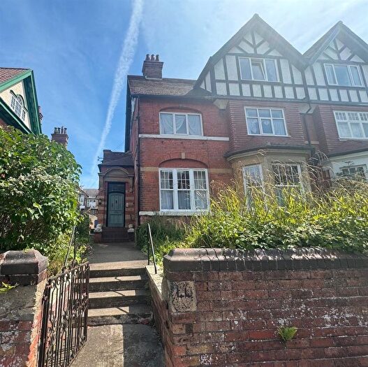2 Bedroom Flat For Sale In Avenue Victoria, Scarborough, YO11