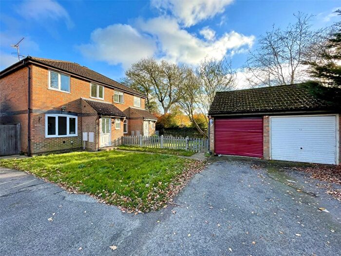 3 Bedroom Semi-Detached House For Sale In Maskell Way, Farnborough, Hampshire, GU14