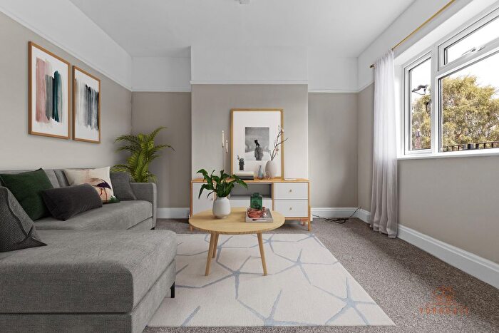 3 Bedroom Flat For Sale In Beech Avenue, York, North Yorkshire, YO24