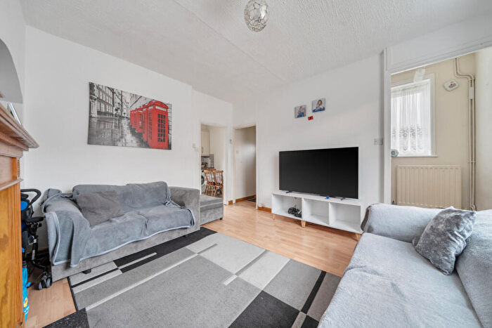 2 Bedroom End Of Terrace House For Sale In Shaw Road, Bromley, BR1