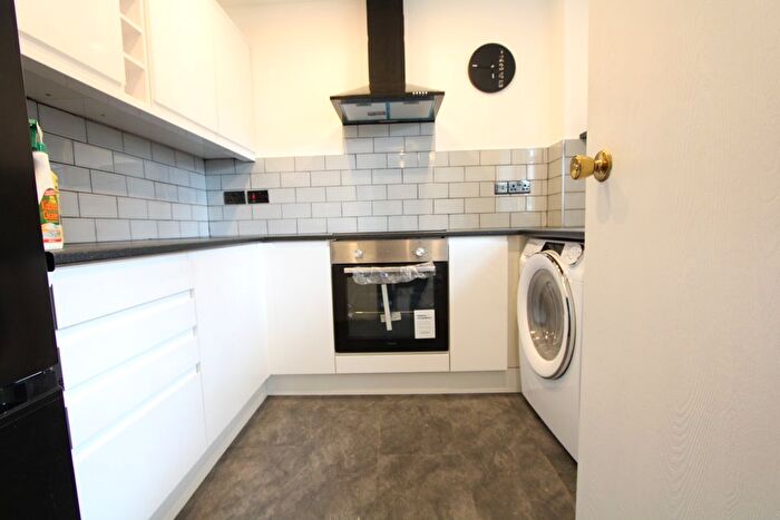 2 Bedroom Flat To Rent In St. Christophers Gardens, Thornton Heath, CR7