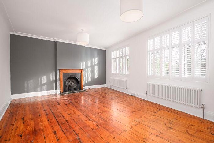 3 Bedroom Maisonette To Rent In Bridge Road, East Molesey, KT8