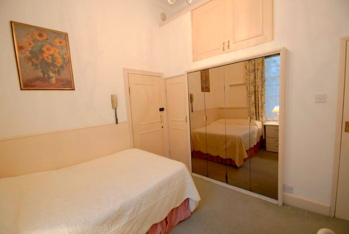 Studio To Rent In Craven Hill Gardens, Bayswater, London, W2